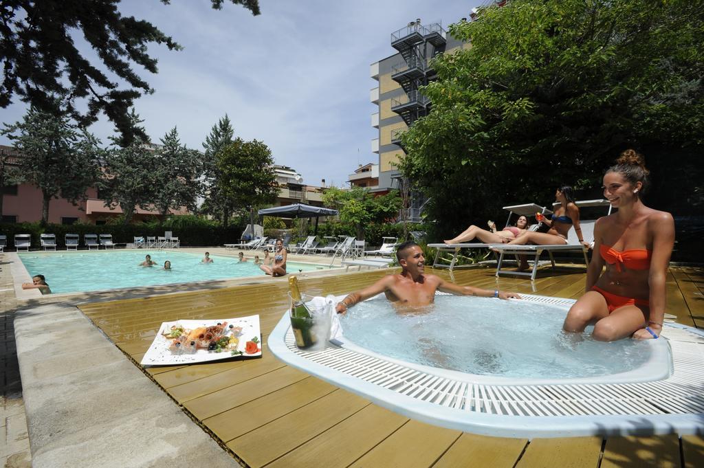 Club Hotel Le Nazioni Montesilvano Marina Buitenkant foto