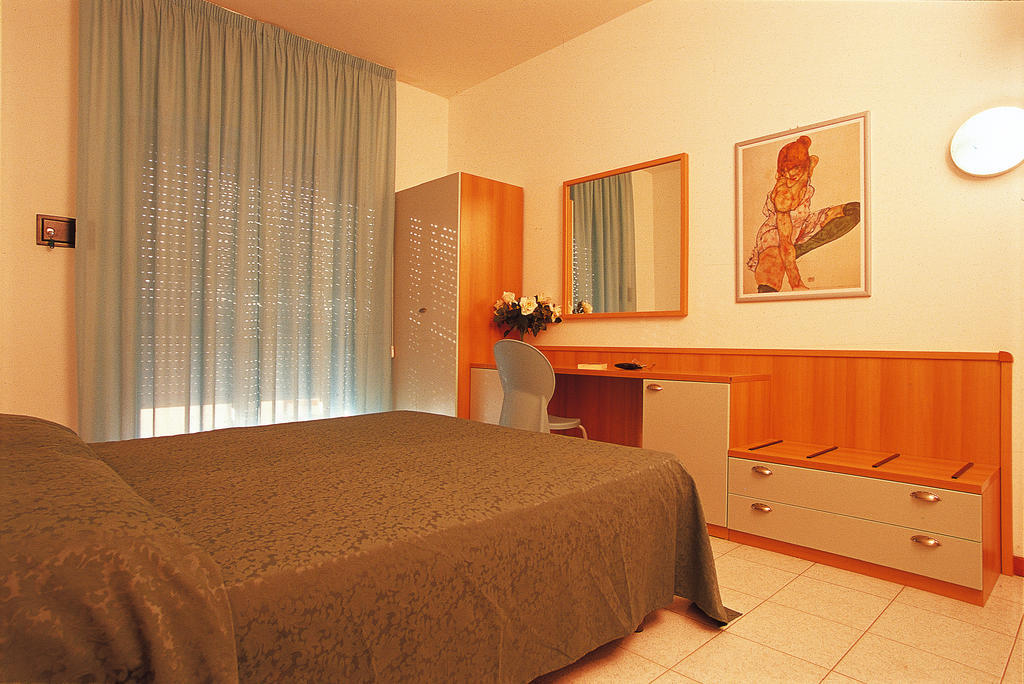 Club Hotel Le Nazioni Montesilvano Marina Kamer foto
