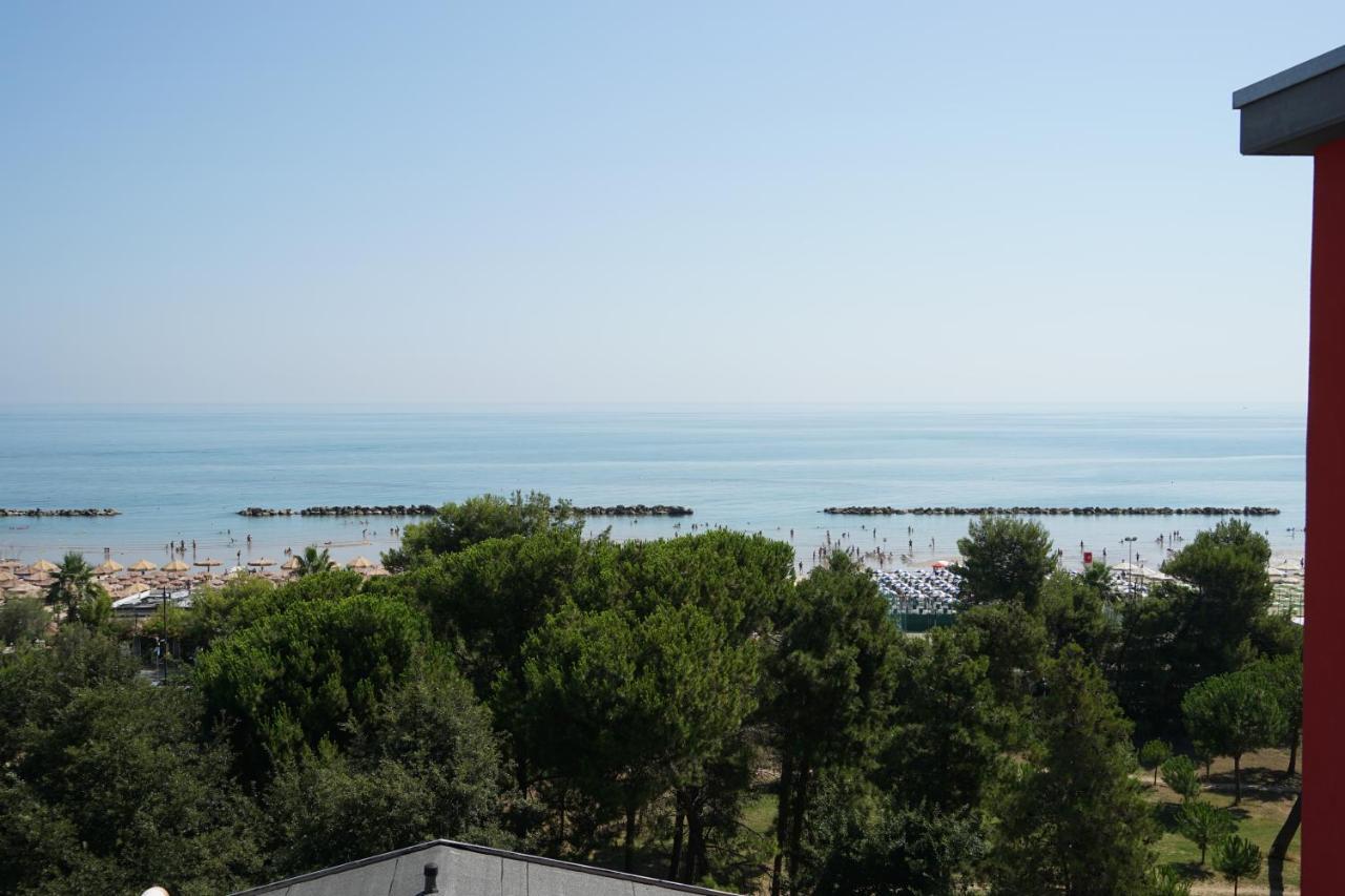 Club Hotel Le Nazioni Montesilvano Marina Buitenkant foto
